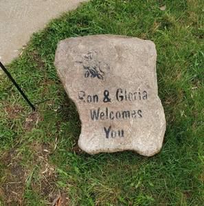 Meet your Posher, Gloria